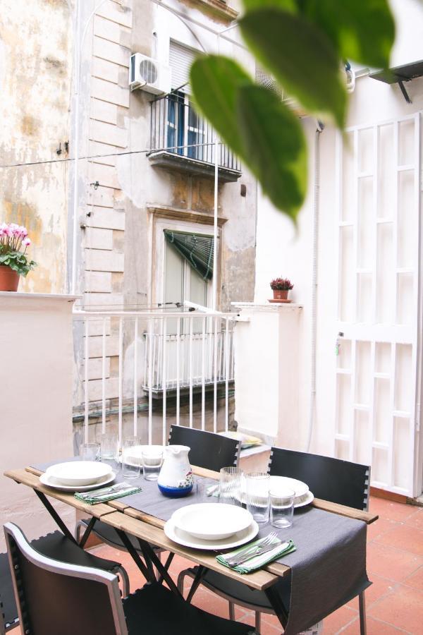 Appartement La Casa Del Nespolo, 2 Terrazzi E 2 Bagni In Centro Napels