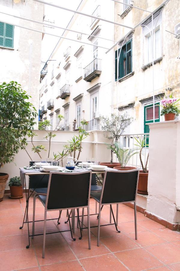 La Casa Del Nespolo, 2 Terrazzi E 2 Bagni In Centro Napels